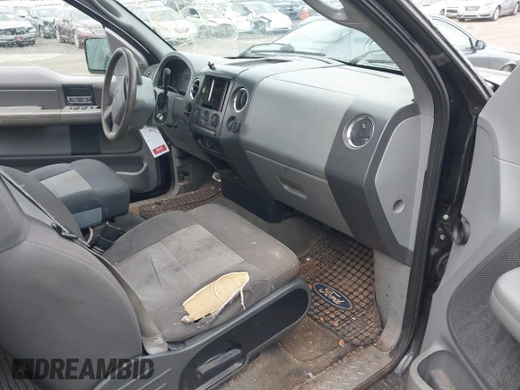 2006 Ford F-150 XL with VIN 1FTPX12V86NB81286, listed as a IAAI auction lot 41401439 with 282,561 mi miles. Bid and sale history available at carsss.com. Image 5.