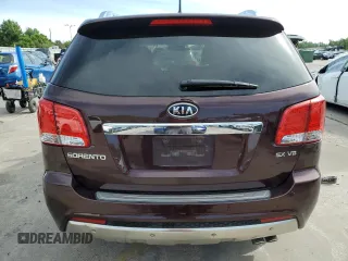 2013 Kia Sorento SX z VIN 5XYKWDA22DG389884, wystawiony jako Copart lot #58813735 z przebiegiem 101 567 mil mil oraz Szkoda całkowita • Salvage title. Historia ofert i sprzedaży dostępna na DreamBid. Obrazek 6.