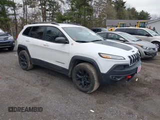 2016 Jeep Cherokee Trailhawk with VIN 1C4PJMBS7GW241076, listed as a IAAI auction lot 42020124 with 151,742 mi miles and . Bid and sale history available at DreamBid. Image 1.