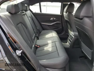 2022 BMW 3 Series 330i xDrive z VIN 3MW5R7J05N8C55952, wystawiony jako Copart lot #48732905 z przebiegiem 4 521 mil mil oraz Szkoda całkowita • Salvage title. Historia ofert i sprzedaży dostępna na DreamBid. Obrazek 10.