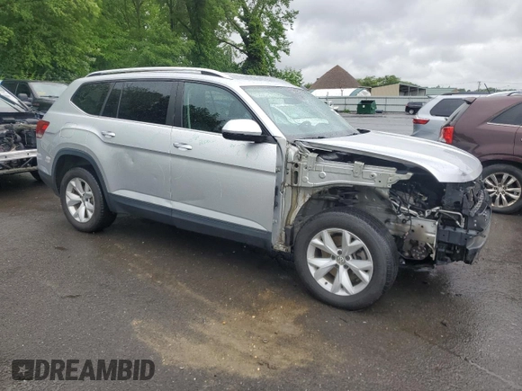 2019 Volkswagen Atlas SE with VIN 1V2WR2CA2KC583977, listed as a Copart auction lot 56501575 with 129,979 mi miles and Salvage title. Bid and sale history available at DreamBid. Image 4.