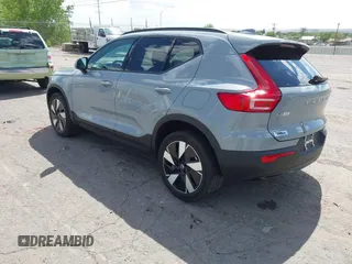 2025 Volvo XC40 Core z VIN YV4ER3HJ8S2503399, wystawiony jako IAAI lot #42220871 z przebiegiem 3339 mil mil oraz . Historia ofert i sprzedaży dostępna na DreamBid. Obrazek 3.