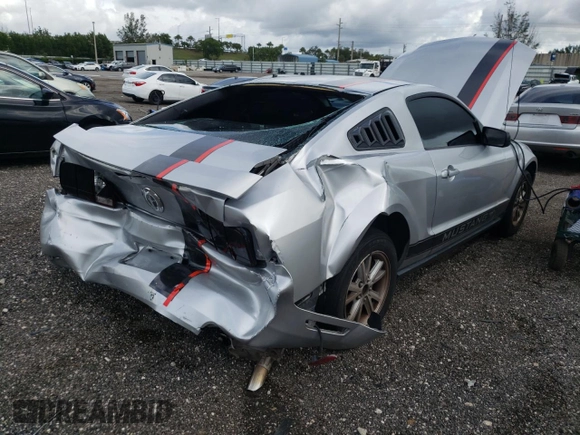 2006 Ford Mustang Standard with VIN 1ZVFT80N565148813, listed as a Copart auction lot 50636785 with 179,784 mi miles and Non Repairable. Bid and sale history available at carsss.com. Image 4.