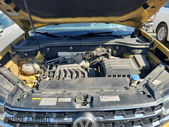 2018 Volkswagen Atlas SE with VIN 1V2DR2CA1JC549051, listed as a Copart auction lot 60279295 with 121,063 mi miles and Salvage title. Bid and sale history available at DreamBid. Image 12.