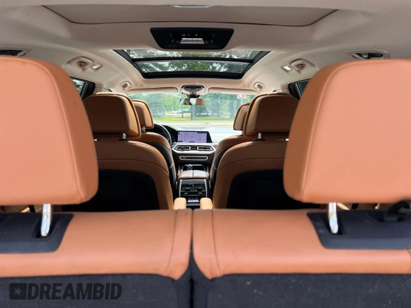 2020 BMW X7 xDrive40i z VIN 5UXCW2C0XL9B92841, wystawiony jako Copart lot #58982025 z przebiegiem 127 416 mil mil oraz Czysty tytuł • Clean title. Historia ofert i sprzedaży dostępna na DreamBid. Obrazek 9.