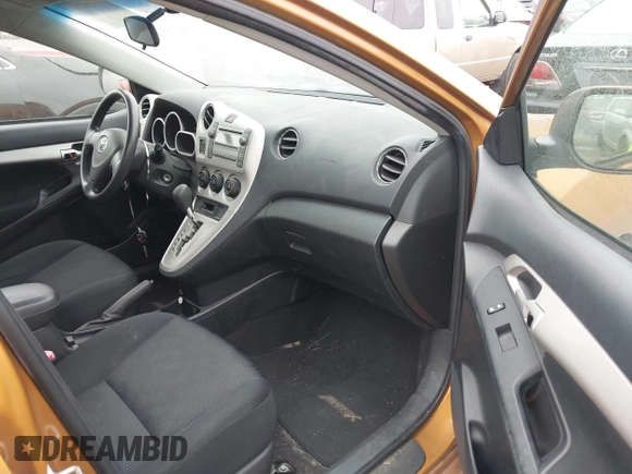 2010 Toyota Matrix z VIN 2T1KU4EE4AC299461, wystawiony jako IAAI lot #42354358 z przebiegiem 137 856 mil mil oraz . Historia ofert i sprzedaży dostępna na DreamBid. Obrazek 5.