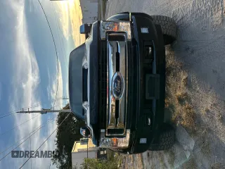 2004 Ford Excursion Eddie Bauer z VIN 1FMSU45P14EA06923, wystawiony jako Copart lot #84176014 z przebiegiem 186 217 mil mil oraz Czysty tytuł • Clean title. Historia ofert i sprzedaży dostępna na DreamBid. Obrazek 5.