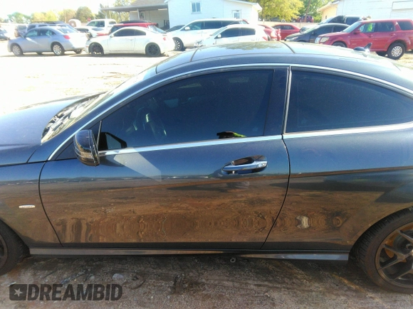 2014 Mercedes-Benz C 250 с VIN WDDGJ4HB0EG255759, выставлен на аукционе IAAI как лот 41967935 с пробегом 146 275 миль миль и . История ставок и продаж доступна на DreamBid. Изображение 14.