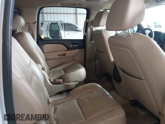 2008 Chevrolet Suburban LT w/3LT with VIN 3GNFC16088G176940, listed as a IAAI auction lot 41596604 with 264,173 mi miles. Bid and sale history available at carsss.com. Image 8.