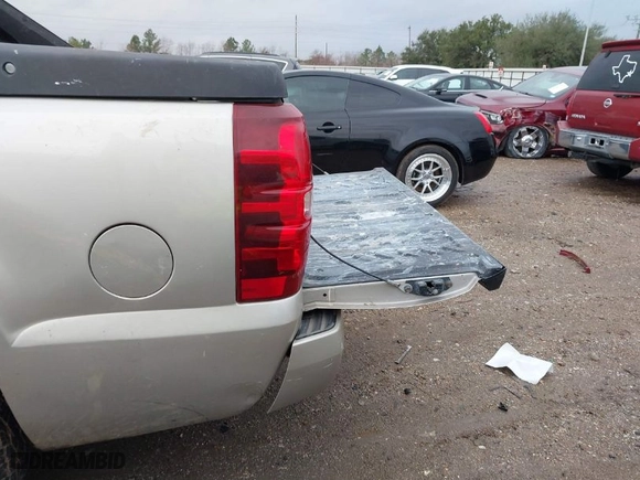 2007 Chevrolet Avalanche LT w/1LT with VIN 3GNEC12007G155273, listed as a IAAI auction lot 41573051 with 139,714 mi miles. Bid and sale history available at carsss.com. Image 13.
