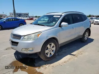 2012 Chevrolet Traverse 1LT z VIN 1GNKVGED5CJ254503, wystawiony jako Copart lot #57509375 z przebiegiem 210 388 mil mil oraz Szkody całkowita. Historia ofert i sprzedaży dostępna na DreamBid. Obrazek 1.