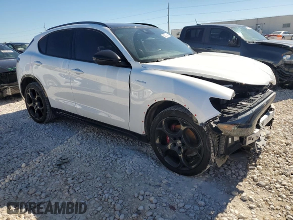 2024 Alfa Romeo Stelvio Ti z VIN ZASPAKBN3R7D71620, wystawiony jako Copart lot #80831844 z przebiegiem 6 354 mil mil oraz Szkoda całkowita • Salvage title. Historia ofert i sprzedaży dostępna na DreamBid. Obrazek 4.