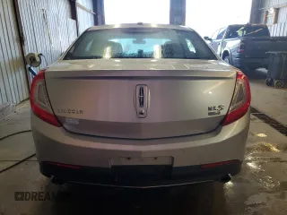 2013 Lincoln MKS z VIN 1LNHL9EK0DG605184, wystawiony jako Copart lot #51914305 z przebiegiem 173 117 mil mil oraz Szkoda całkowita • Salvage title. Historia ofert i sprzedaży dostępna na DreamBid. Obrazek 6.