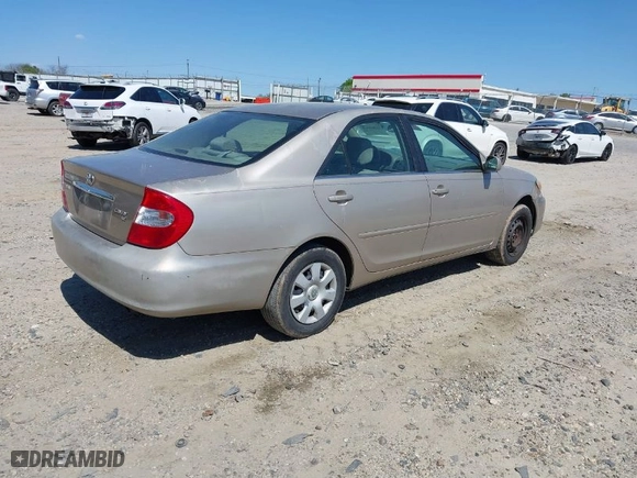 2004 Toyota Camry LE with VIN 4T1BE32KX4U876532, listed as a IAAI auction lot 41885515 with 305,390 mi miles. Bid and sale history available at carsss.com. Image 4.