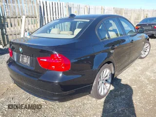 2011 BMW 3 Series 328i xDrive with VIN WBAPK7G52BNN86626, listed as a IAAI auction lot 41861034 with 101,689 mi miles. Bid and sale history available at carsss.com. Image 4.