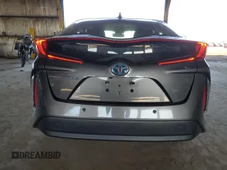 2017 Toyota Prius Plus z VIN JTDKARFP3H3046172, wystawiony jako Copart lot #49325695 z przebiegiem 75 203 mil mil oraz Szkoda całkowita • Salvage title. Historia ofert i sprzedaży dostępna na DreamBid. Obrazek 6.