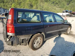 2004 Volvo V70 with VIN YV1SW61T942426583, listed as a Copart auction lot 68699624 with 153,895 mi miles and Salvage Title. Bid and sale history available at carsss.com. Image 3.