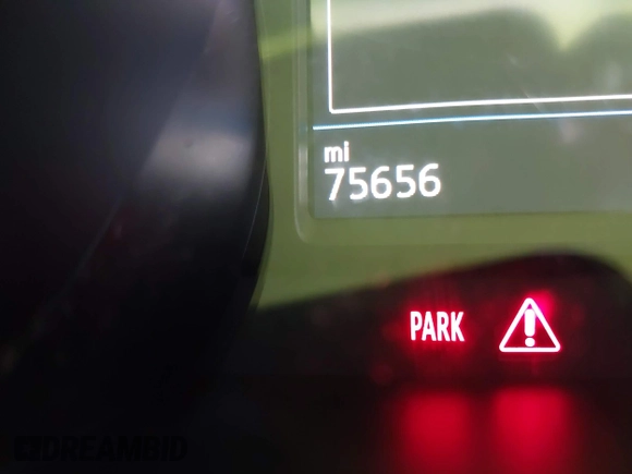2018 Volkswagen Tiguan SEL с VIN 3VV3B7AX9JM068003, выставлен на аукционе IAAI как лот 41917511 с пробегом 75 656 миль миль и . История ставок и продаж доступна на DreamBid. Изображение 15.