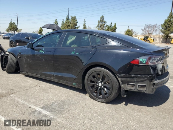 2017 Tesla Model S 100D z VIN 5YJSA1E28HF190858, wystawiony jako Copart lot #60690695 z przebiegiem 73 046 mil mil oraz Szkoda całkowita • Salvage title. Historia ofert i sprzedaży dostępna na DreamBid. Obrazek 2.