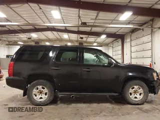 2013 Chevrolet Tahoe Commercial z VIN 1GNSK2E01DR331721, wystawiony jako IAAI lot #42093449 z przebiegiem 178 731 mil mil oraz . Historia ofert i sprzedaży dostępna na DreamBid. Obrazek 20.