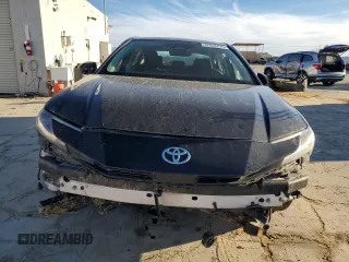 2025 Toyota Camry LE z VIN 4T1DAACK6SU023078, wystawiony jako Copart lot #47634775 z przebiegiem 8 572 mil mil oraz Szkoda całkowita • Salvage title. Historia ofert i sprzedaży dostępna na DreamBid. Obrazek 5.