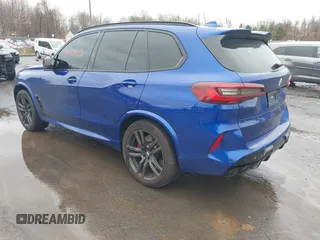 2022 BMW X5 M z VIN 5YMJU0C03N9M51891, wystawiony jako IAAI lot #41737922 z przebiegiem 35 725 mil mil oraz . Historia ofert i sprzedaży dostępna na DreamBid. Obrazek 3.