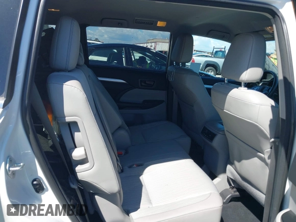 2018 Toyota Highlander LE z VIN 5TDZZRFH2JS278492, wystawiony jako IAAI lot #39094360 z przebiegiem 44 531 mil mil oraz . Historia ofert i sprzedaży dostępna na DreamBid. Obrazek 8.