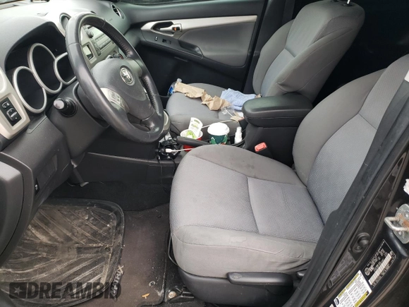 2009 Toyota Matrix S z VIN 2T1KE40E79C021007, wystawiony jako Copart lot #83045034 z przebiegiem Nie podano mil oraz Czysty tytuł • Clean title. Historia ofert i sprzedaży dostępna na DreamBid. Obrazek 7.