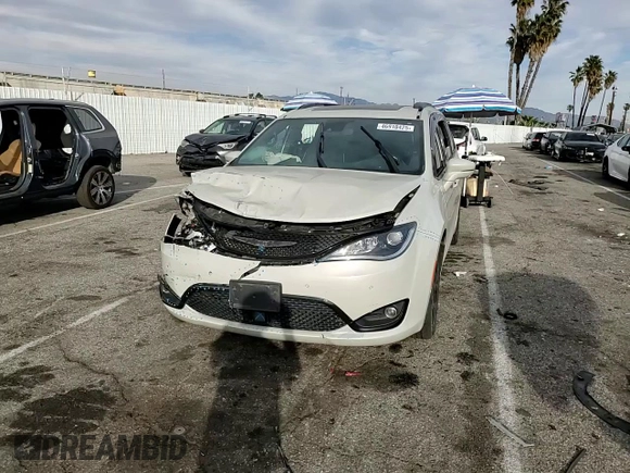 2020 Chrysler Pacifica Limited z VIN 2C4RC1GG1LR267164, wystawiony jako Copart lot #46910425 z przebiegiem 101 806 mil mil oraz Szkoda całkowita • Salvage title. Historia ofert i sprzedaży dostępna na DreamBid. Obrazek 12.