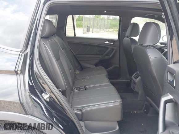 2024 Volkswagen Tiguan SE R-Line Black z VIN 3VV8B7AX2RM019937, wystawiony jako IAAI lot #42462068 z przebiegiem 24 904 mil mil oraz . Historia ofert i sprzedaży dostępna na DreamBid. Obrazek 8.