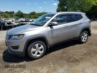 2018 Jeep Compass Latitude z VIN 3C4NJDBB9JT423947, wystawiony jako Copart lot #61504994 z przebiegiem 84 578 mil mil oraz Szkoda całkowita • Salvage title. Historia ofert i sprzedaży dostępna na DreamBid. Obrazek 1.