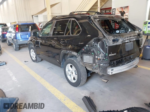 2021 Toyota RAV4 Hybrid LE z VIN 2T3M6RFV8MW011627, wystawiony jako IAAI lot #42223959 z przebiegiem 99 776 mil mil oraz . Historia ofert i sprzedaży dostępna na DreamBid. Obrazek 3.