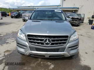 2015 Mercedes-Benz M 350 z VIN 4JGDA5JB0FA556934, wystawiony jako Copart lot #54799995 z przebiegiem 172 095 mil mil oraz Czysty tytuł • Clean title. Historia ofert i sprzedaży dostępna na DreamBid. Obrazek 5.