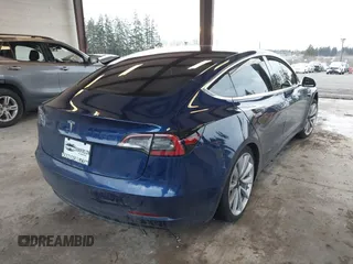 2018 Tesla Model 3 Long Range Battery z VIN 5YJ3E1EA7JF035949, wystawiony jako IAAI lot #41627027 z przebiegiem Nie podano mil oraz . Historia ofert i sprzedaży dostępna na DreamBid. Obrazek 4.
