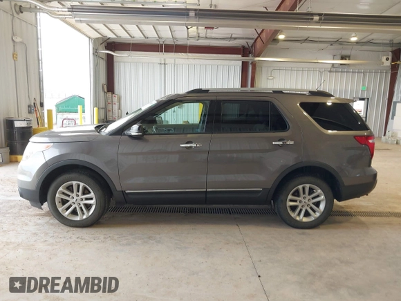 2013 Ford Explorer XLT with VIN 1FM5K8D83DGA27149, listed as a IAAI auction lot 41786382 with 379,495 mi miles and . Bid and sale history available at carsss.com. Image 14.