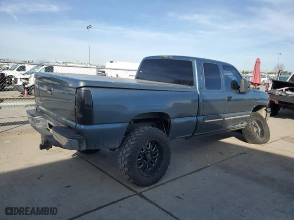 2006 Chevrolet Silverado 1500 LT1 with VIN 2GCEC19T961126032, listed as a Copart auction lot 45683125 with 137,234 mi miles and Salvage Title. Bid and sale history available at carsss.com. Image 3.