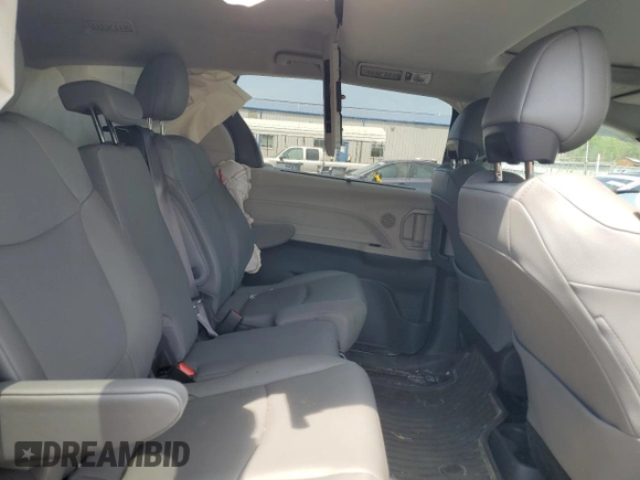 2021 Toyota Sienna XLE z VIN 5TDJRKEC3MS007973, wystawiony jako Copart lot #55492735 z przebiegiem 53 700 mil mil oraz Szkoda całkowita • Salvage title. Historia ofert i sprzedaży dostępna na DreamBid. Obrazek 11.