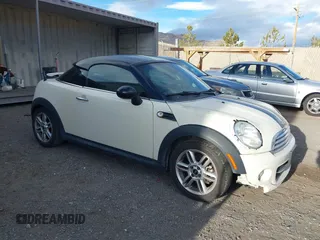 2012 MINI Coupe z VIN WMWSX1C57CT300037, wystawiony jako IAAI lot #41489689 z przebiegiem 142 698 mil mil oraz . Historia ofert i sprzedaży dostępna na DreamBid. Obrazek 1.