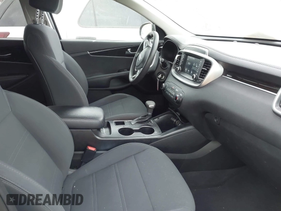 2019 Kia Sorento LX with VIN 5XYPG4A35KG577548, listed as a IAAI auction lot 41463981 with 74,260 mi miles. Bid and sale history available at carsss.com. Image 5.