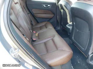 2019 Volvo XC60 Momentum with VIN LYVA22RK0KB306636, listed as a IAAI auction lot 41539565 with 66,610 mi miles. Bid and sale history available at carsss.com. Image 8.