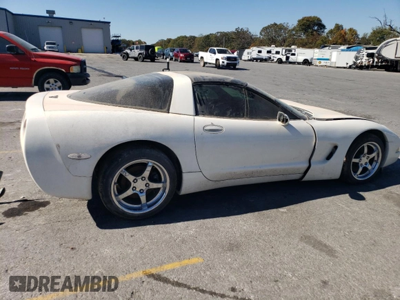 2002 Chevrolet Corvette with VIN 1G1YY22G325105745, listed as a Copart auction lot 76817784 with 130,394 mi miles and Salvage Title. Bid and sale history available at carsss.com. Image 3.