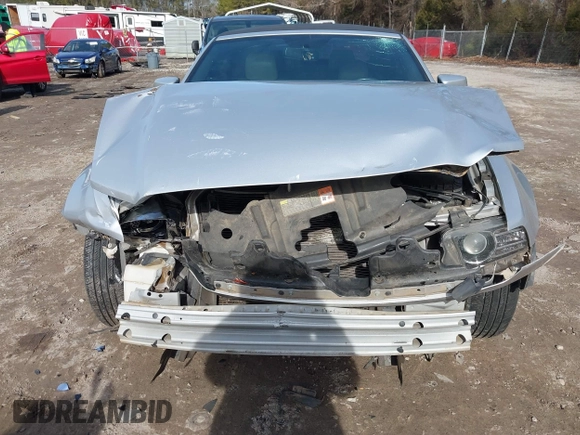 2013 Ford Mustang V6 z VIN 1ZVBP8EM9D5236439, wystawiony jako IAAI lot #41332666 z przebiegiem 156 371 mil mil oraz . Historia ofert i sprzedaży dostępna na DreamBid. Obrazek 6.