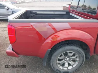 2021 Nissan Frontier SV z VIN 1N6ED0EA8MN718185, wystawiony jako IAAI lot #41878389 z przebiegiem 40 315 mil mil oraz . Historia ofert i sprzedaży dostępna na DreamBid. Obrazek 20.