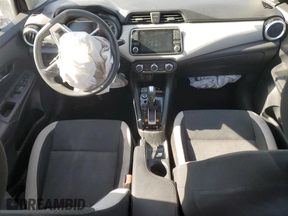 2020 Nissan Versa SV z VIN 3N1CN8EV3LL846358, wystawiony jako Copart lot #53649105 z przebiegiem 62 050 mil mil oraz Szkoda całkowita • Salvage title. Historia ofert i sprzedaży dostępna na DreamBid. Obrazek 8.