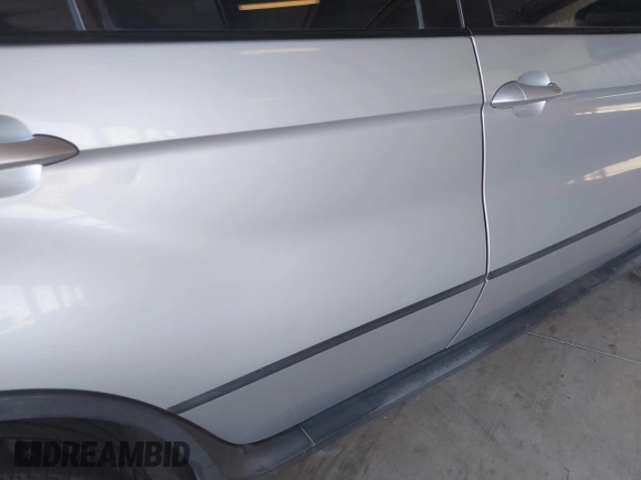 2002 BMW X5 4.4i with VIN 5UXFB33522LH38995, listed as a IAAI auction lot 41942776 with 1 mi miles. Bid and sale history available at carsss.com. Image 6.
