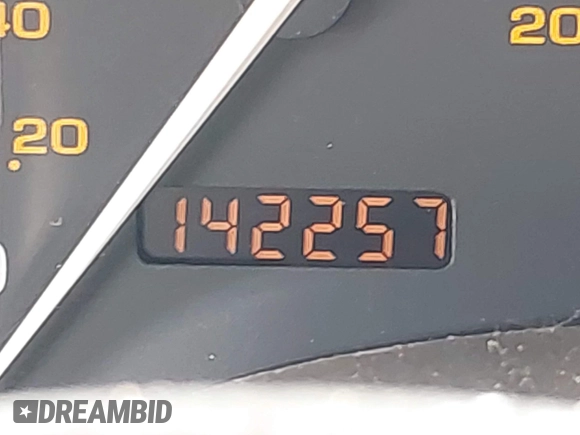 1999 Saturn SW z VIN 1G8ZK8270XZ189484, wystawiony jako IAAI lot #42265580 z przebiegiem 142 257 mil mil oraz . Historia ofert i sprzedaży dostępna na DreamBid. Obrazek 7.