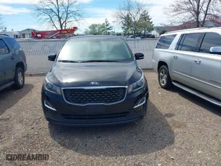 2019 Kia Sedona L with VIN KNDMA5C13K6508978, listed as a IAAI auction lot 41724113 with 61,795 mi miles. Bid and sale history available at carsss.com. Image 12.