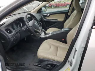 2017 Volvo S60 Inscription z VIN LYV402HK1HB144657, wystawiony jako Copart lot #55023205 z przebiegiem Nie podano mil oraz Czysty tytuł • Clean title. Historia ofert i sprzedaży dostępna na DreamBid. Obrazek 7.