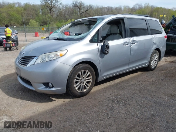 2012 Toyota Sienna XLE AAS z VIN 5TDYK3DC2CS233687, wystawiony jako IAAI lot #42148156 z przebiegiem 147 499 mil mil oraz . Historia ofert i sprzedaży dostępna na DreamBid. Obrazek 17.