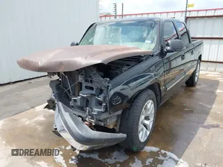2005 Chevrolet Silverado 1500 LS with VIN 2GCEC13T151170050, listed as a IAAI auction lot 42066907 with 135,682 mi miles and . Bid and sale history available at DreamBid. Image 2.
